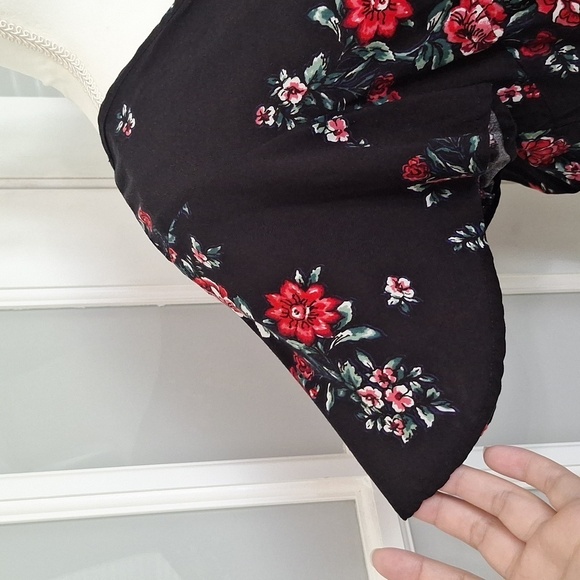 Band of Gypsies Cambridge Black Smocked Blouse Crop Top - Picture 7 of 16